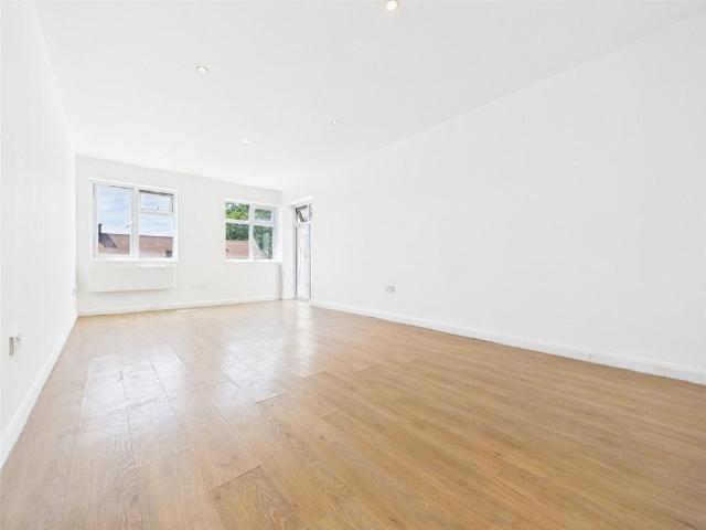 Apartment for rent in Yiewsley, Greater London