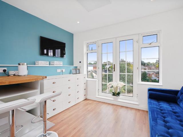 Apartment for rent in Blackhills, Surrey