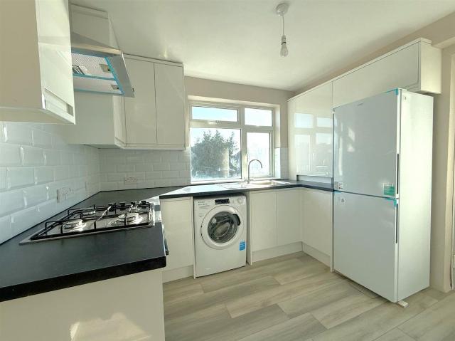 Apartment for rent in Whitton, Greater London
