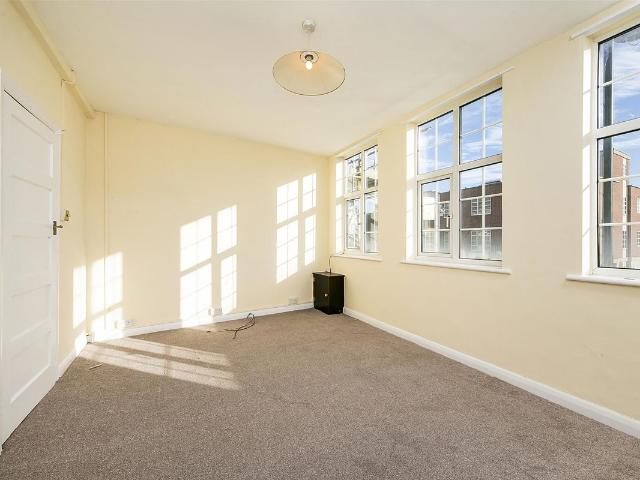 House for rent in Whitton, Greater London