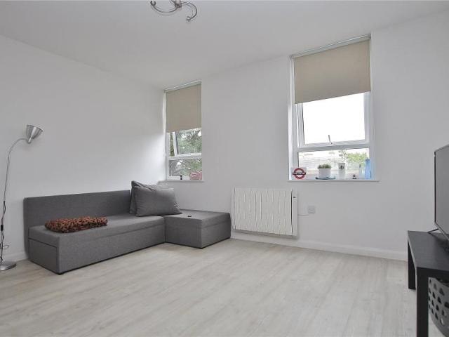 Apartment for rent in Woking, Surrey