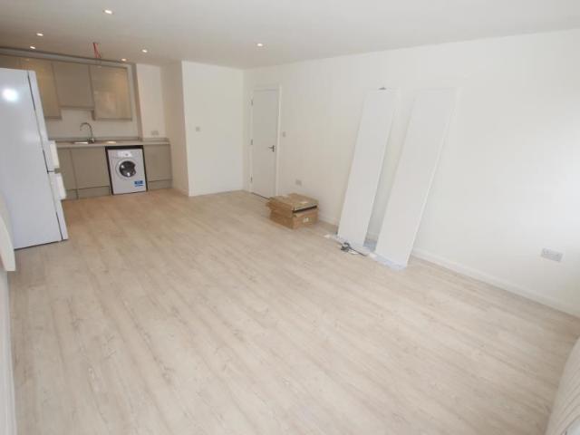 Apartment for rent in Knaphill, Woking