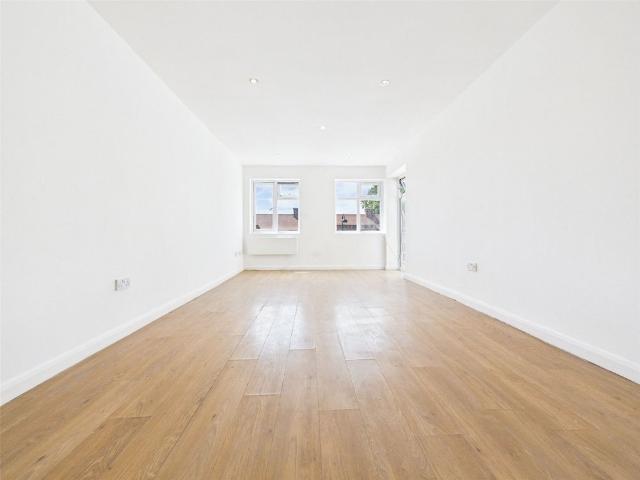 Apartment for rent in Yiewsley, Greater London