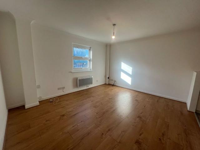 Apartment for rent in Yiewsley, Isle Of Man