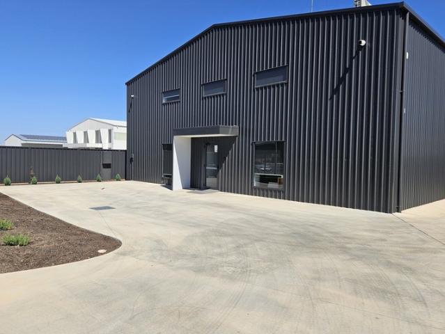 Warehouse for rent in Irymple, Victoria