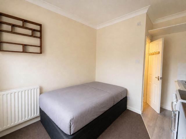 Studio for rent in Spring Park, Luton