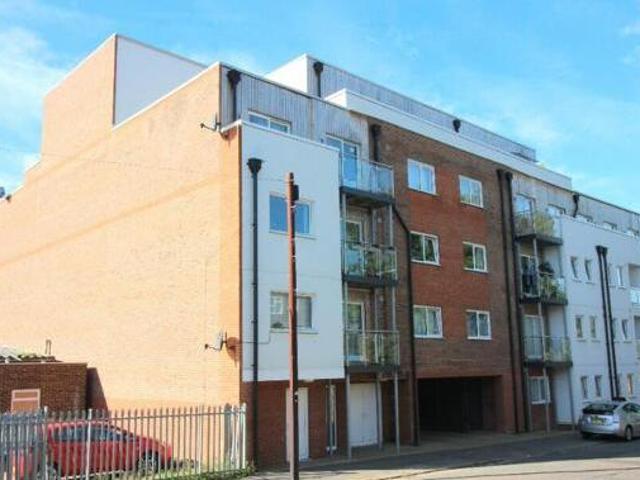 House for sale in Luton