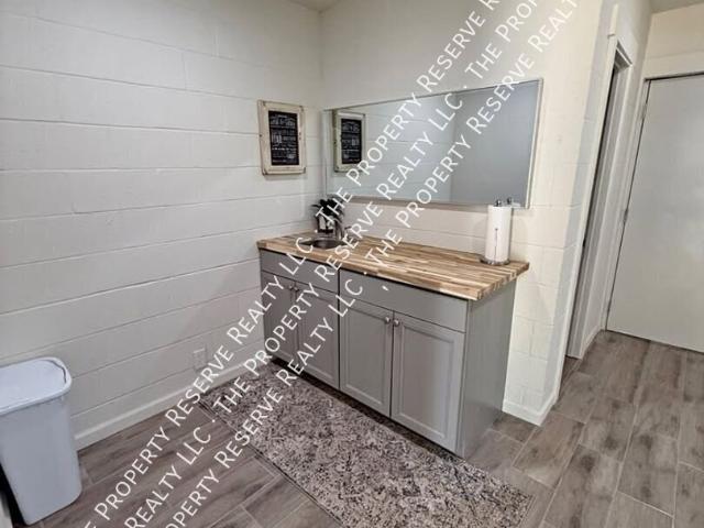 Commercial for rent in Newcastle, McClain County