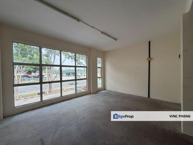 Shop for sale in Malaka