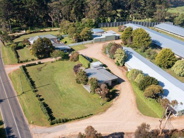 Cottage for sale in Camerons Creek, Victoria