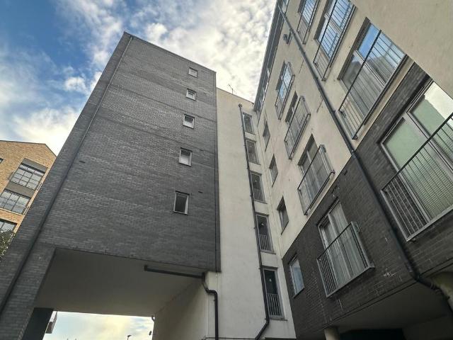 Apartment for rent in Roding Riverside, Greater London