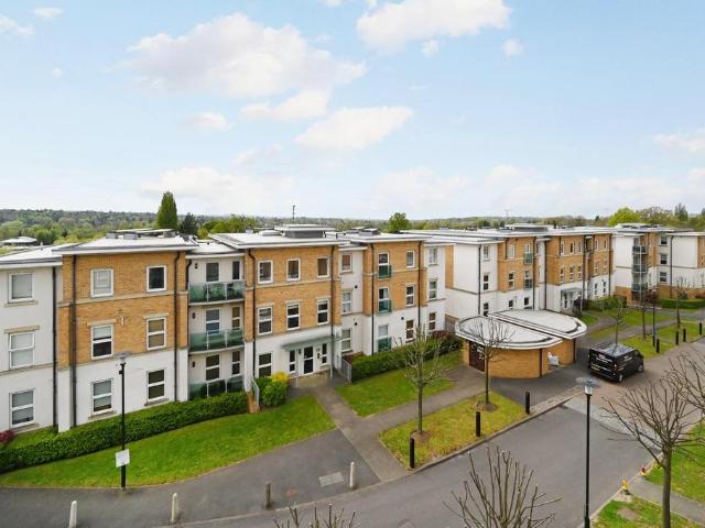 Apartment for rent in Leatherhead, Mole Valley