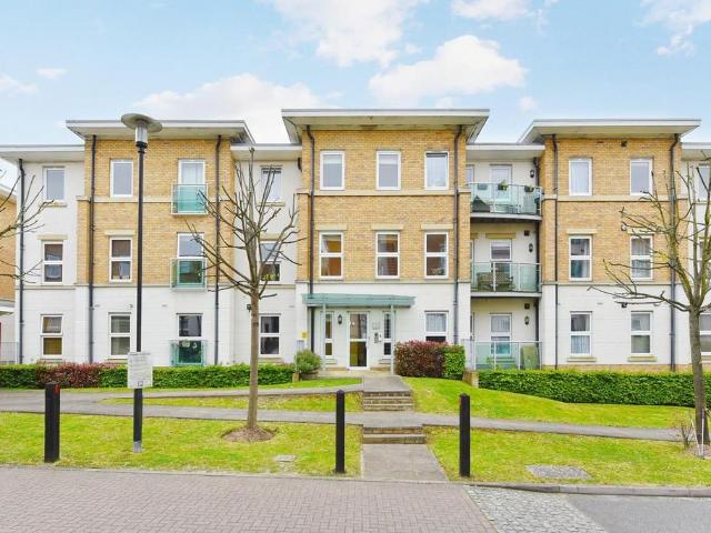 Apartment for rent in Pachesham Park, Surrey
