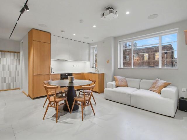 Apartment for rent in Highbury, Greater London