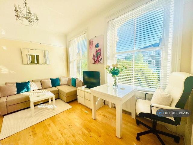 Apartment for rent in Highbury, Greater London
