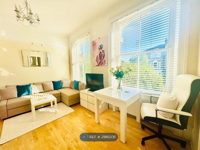 Apartment for rent in Highbury, Greater London