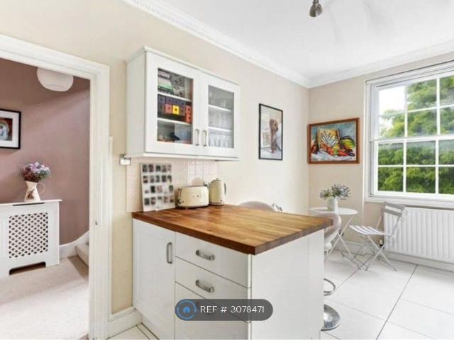 Apartment for rent in Taverner Square, Greater London