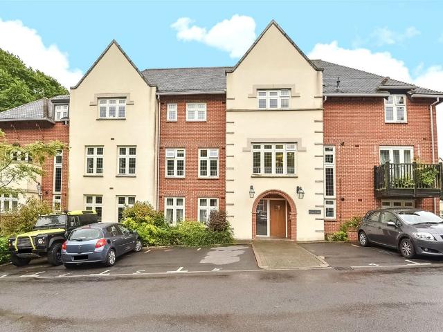Apartment for rent in Sleepers' Hill, Hampshire