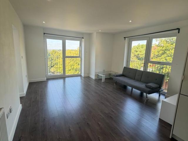 Apartment for rent in London Borough of Croydon, Purley