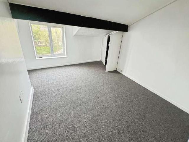 Apartment for rent in Moses Gate, Lee Bank