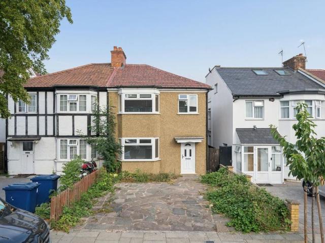 House for rent in London Borough of Ealing, Greater London