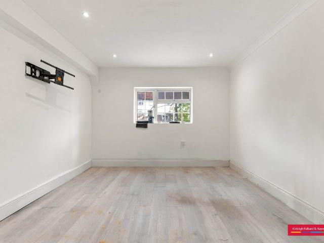 Apartment for rent in London Borough of Ealing, Park Royal