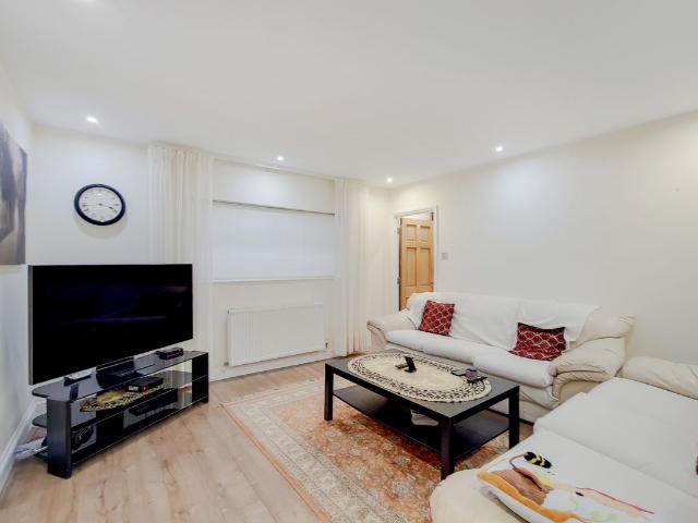 House for rent in London Borough of Ealing, Park Royal