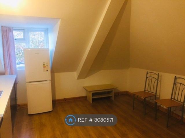 Studio for rent in Winchmore Hill, Greater London