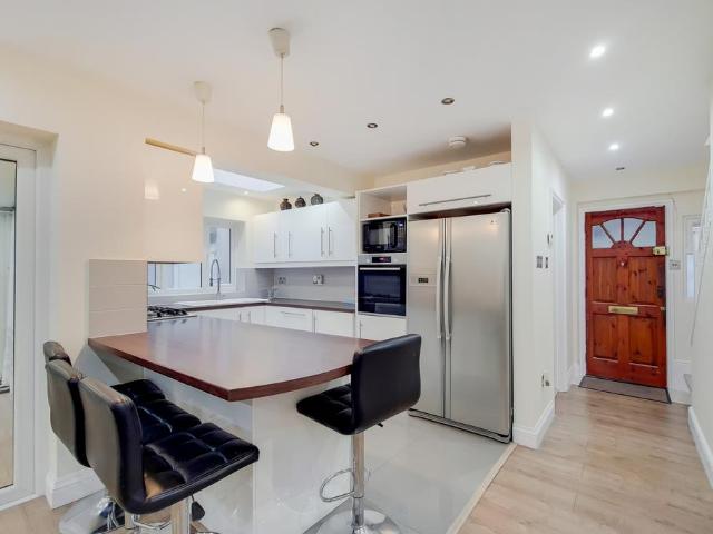 House for rent in London Borough of Ealing, Park Royal