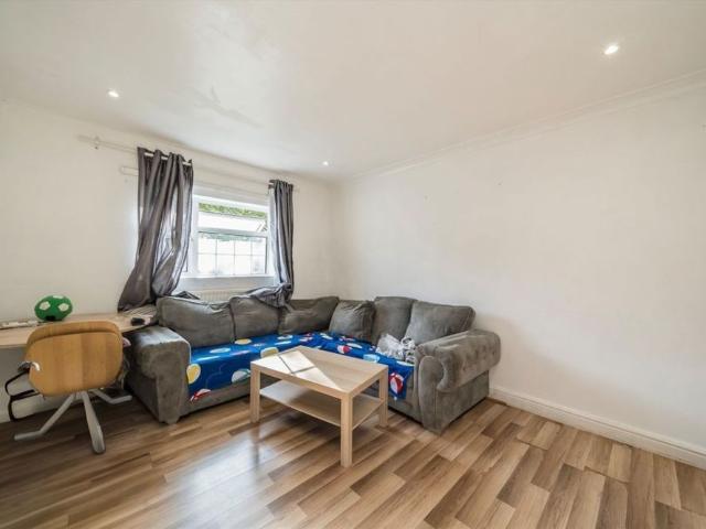 House for rent in London Borough of Ealing, Greater London