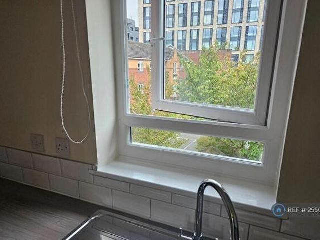 House for rent in Calderstones