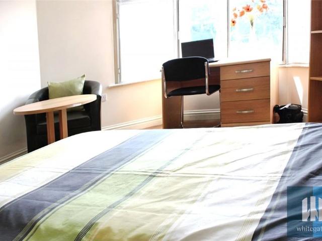 Studio for rent in Highfields, Huddersfield