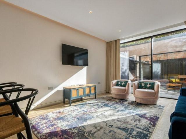 Townhouse for rent in Dartmouth Park, Isle Of Man