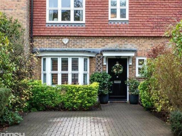 House for sale in Ascot