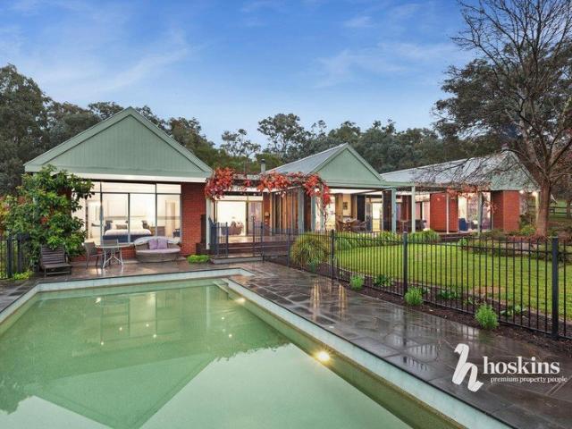 Cottage for sale in Camerons Creek, Victoria