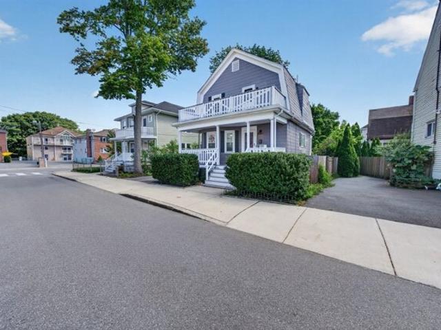 House for sale in West Everett, Everett