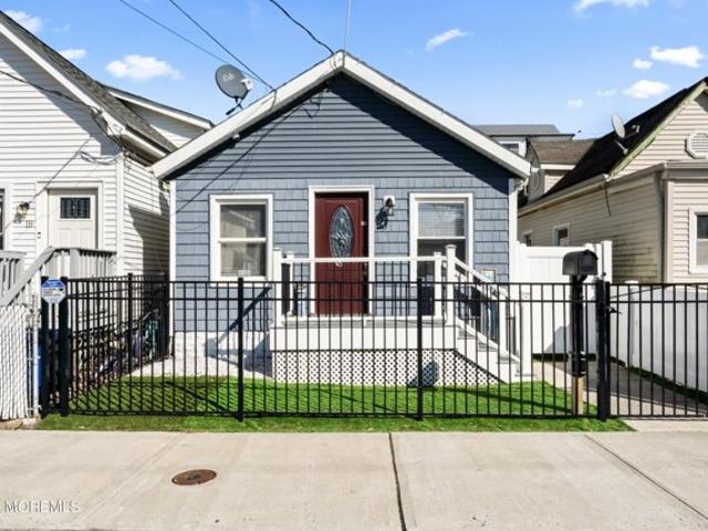 House for sale in Keansburg, New Jersey