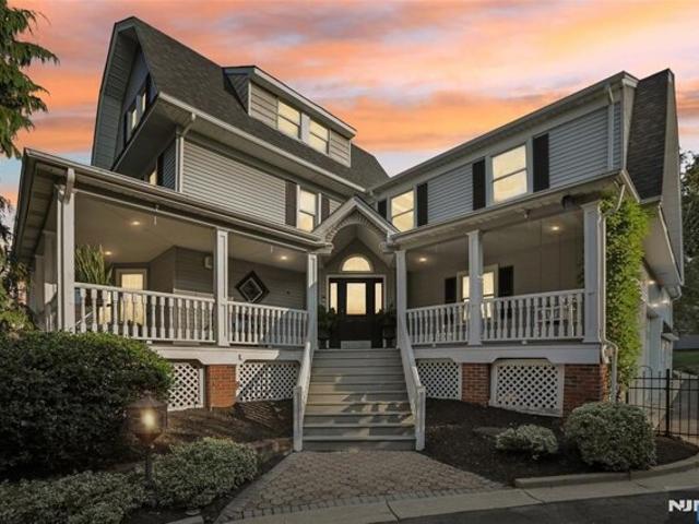 House for sale in Midland Park, New Jersey