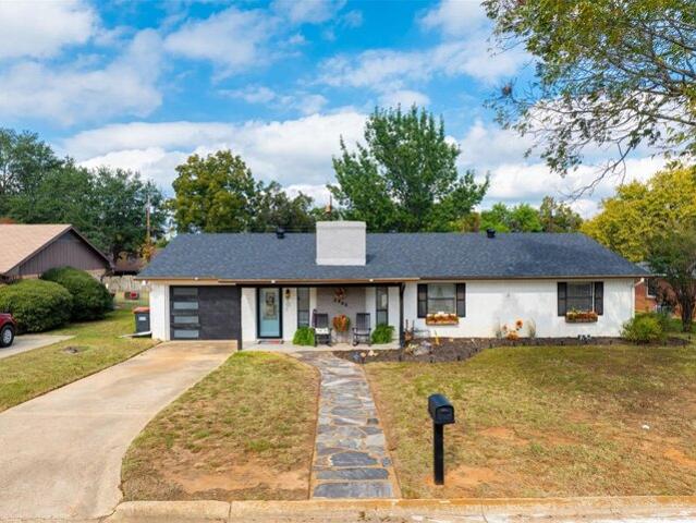 House for sale in Paris, Texas