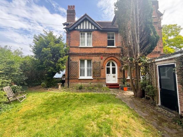 Apartment for rent in Shortlands, Greater London