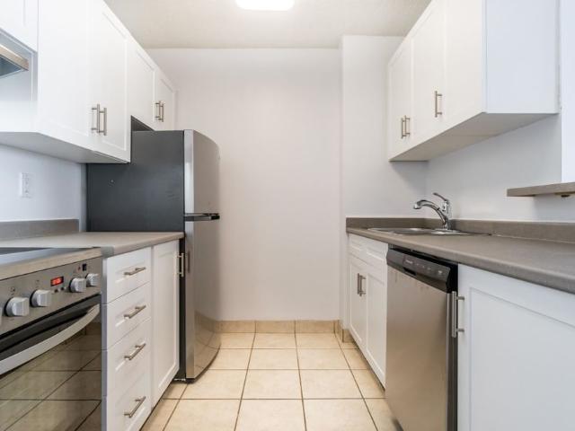 Apartment for rent in Lockwood Park, London