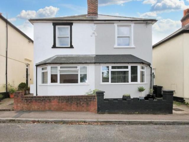 Apartment for rent in Pachesham Park, Surrey