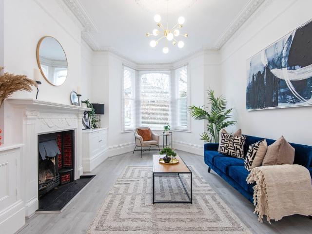 Apartment for rent in Silchester Estate, Greater London