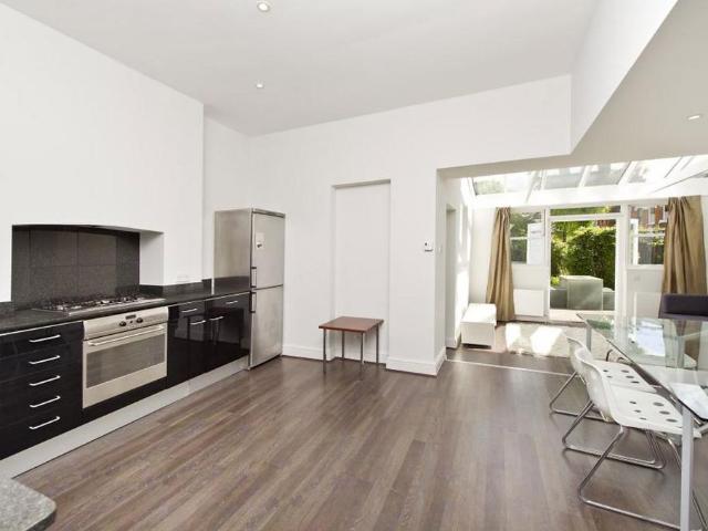 House for rent in North Kensington, Greater London