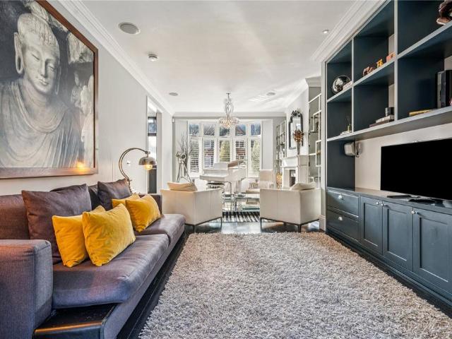 House for rent in North Kensington, Greater London
