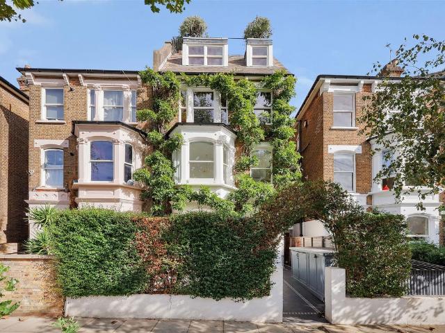 Apartment for rent in Silchester Estate, Greater London