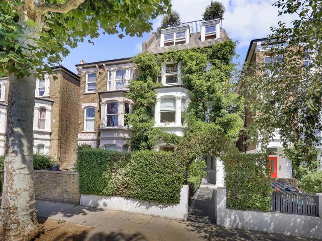 Apartment for rent in North Kensington, Greater London