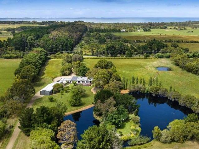 Cottage for sale in Camerons Creek, Victoria
