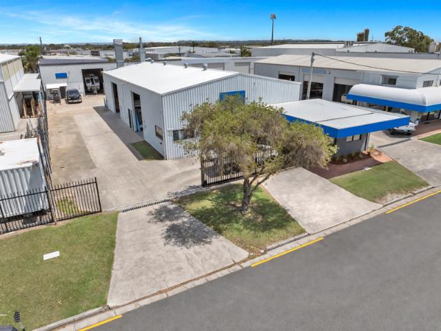 Warehouse for rent in Kings Creek, Queensland