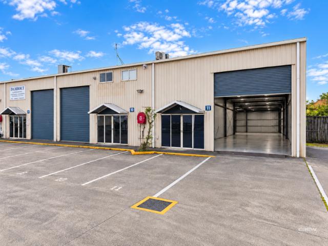 Warehouse for rent in Toombul, Queensland